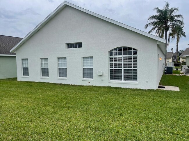Building Photo - 235 Royal Palm Dr