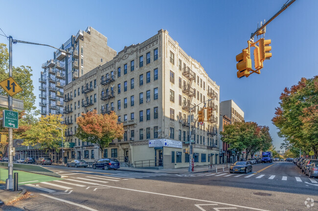 Building Photo - Plaza Court