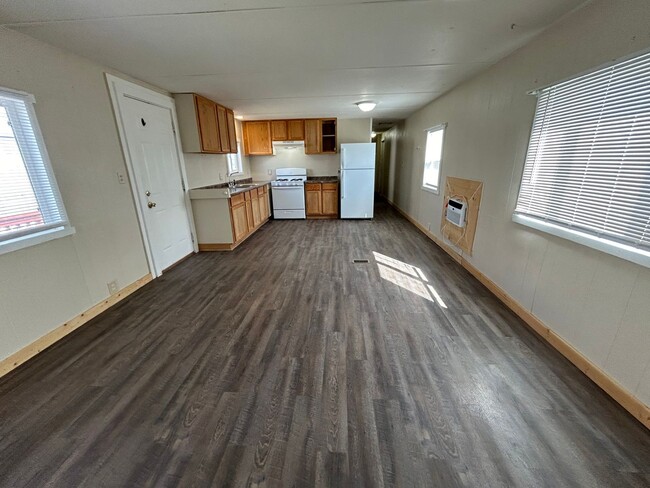 Building Photo - 3 Bed 1.5 Bath Fully Remodeled Mobile Home...