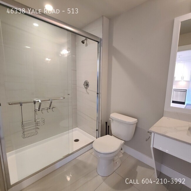 Photo du bâtiment - Large 2 Bedroom Unit with Den!