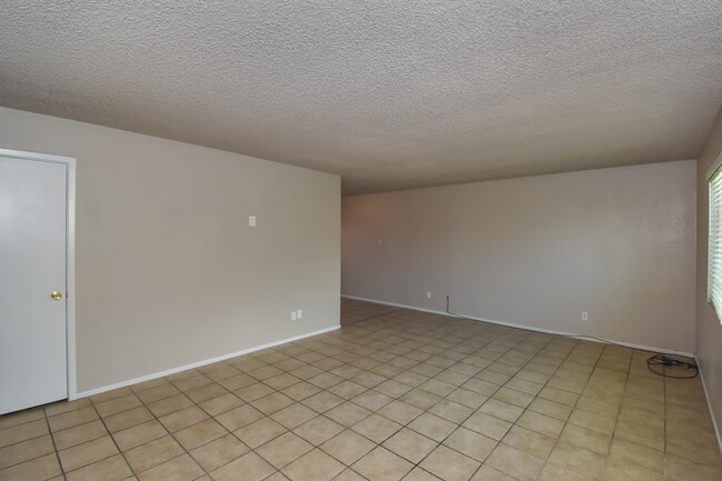 Building Photo - 2490 W Yowell Ct