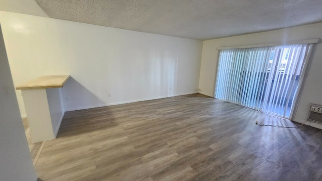 Building Photo - 11030 Moorpark St