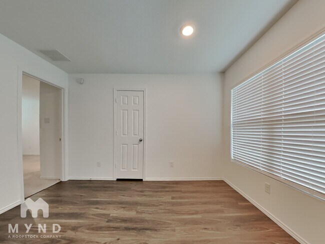 Foto del edificio - 5225 Elrington Vly Ln