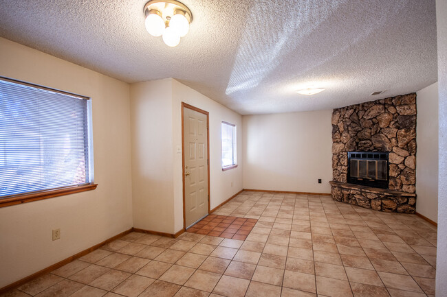 Living Room - 805 Stanton Plz
