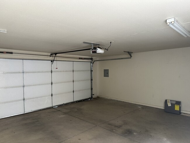 Building Photo - 477 Hale Ave