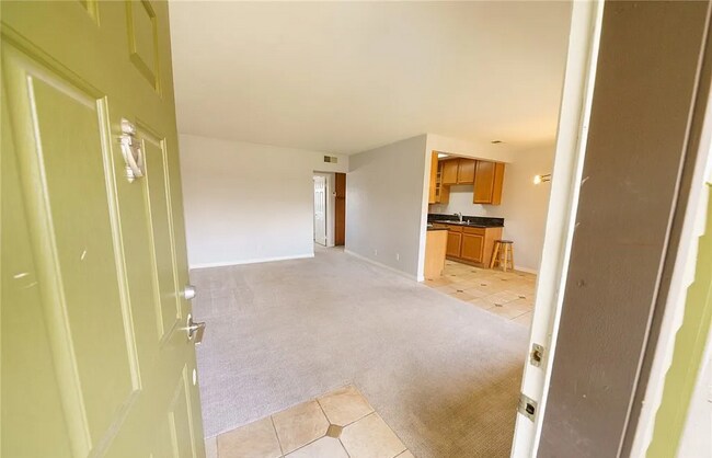 Foto del edificio - WELL MAINTAINED CONDO AT CREEKSIDE VILLAGE!