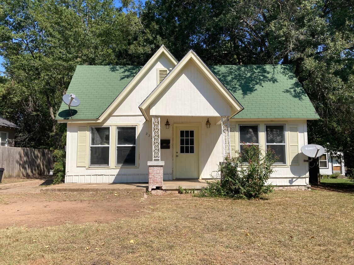 2227 Cleveland St, Paris, TX 75460 House Rental in Paris, TX