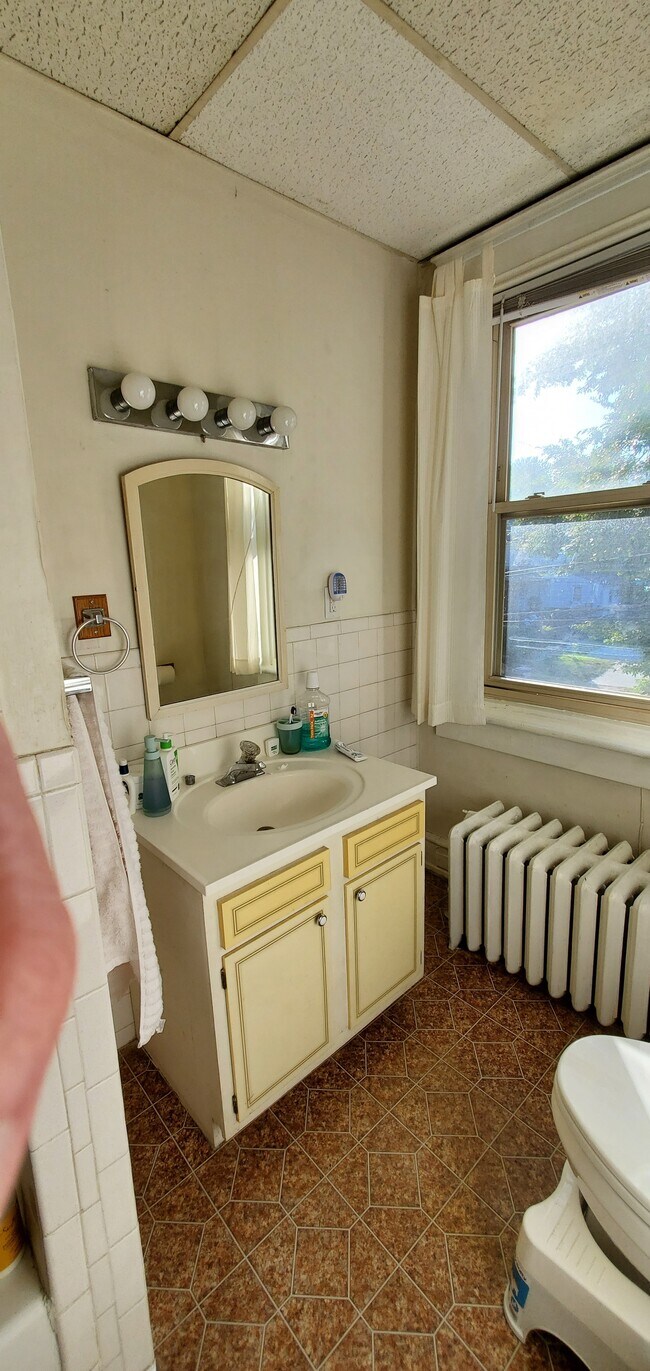 Baño - 531 W Union Blvd