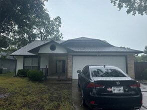 Building Photo - 16043 Beechnut St