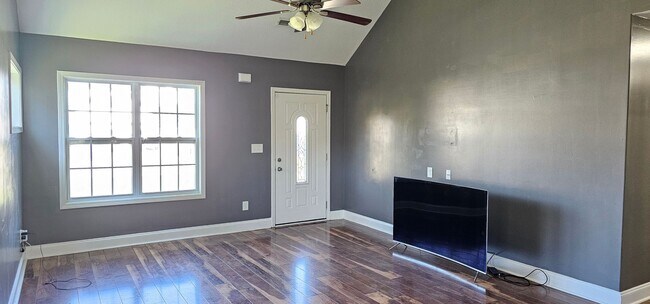 Building Photo - Near Dover Rd. Close to Post! 3 Bed/2 Bath...