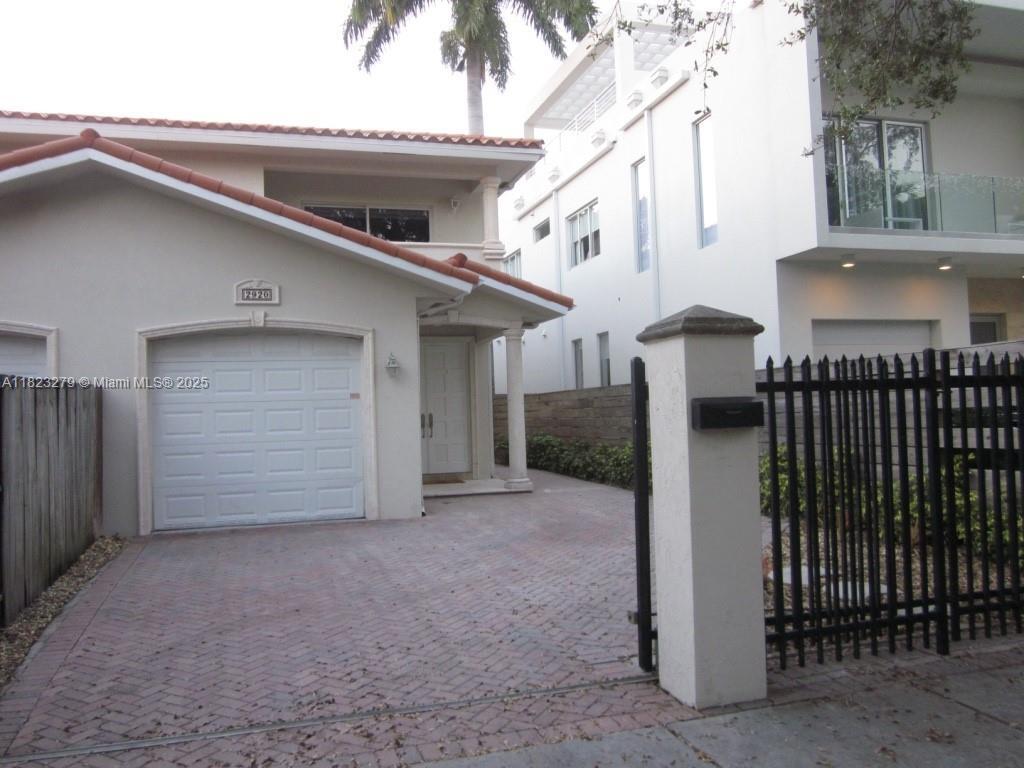 Primary Photo - 2920 Catalina St