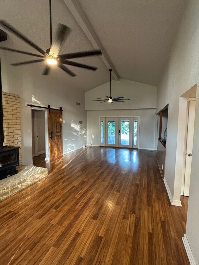Foto del edificio - 124 Bluff Dr