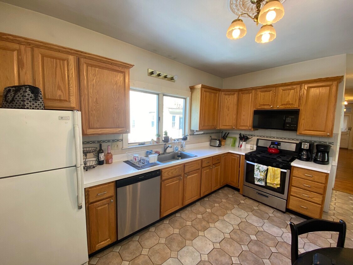 176 Elm St Unit 1, North Cambridge, MA 02140 Condo for Rent in North