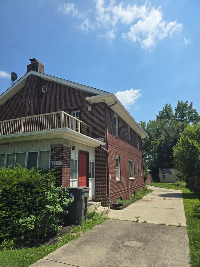 Building Photo - 1637 Lawrence Ave