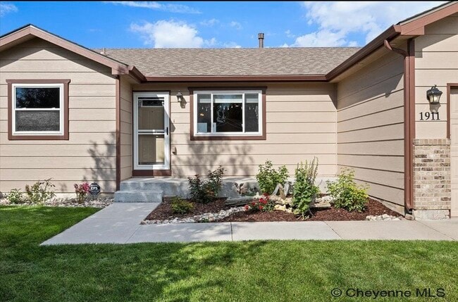 Building Photo - 1911 Meadow Dr