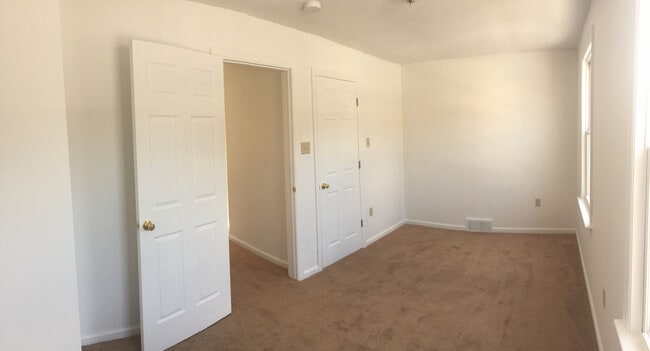 Building Photo - 2 Bedroom Shaler Single Family House