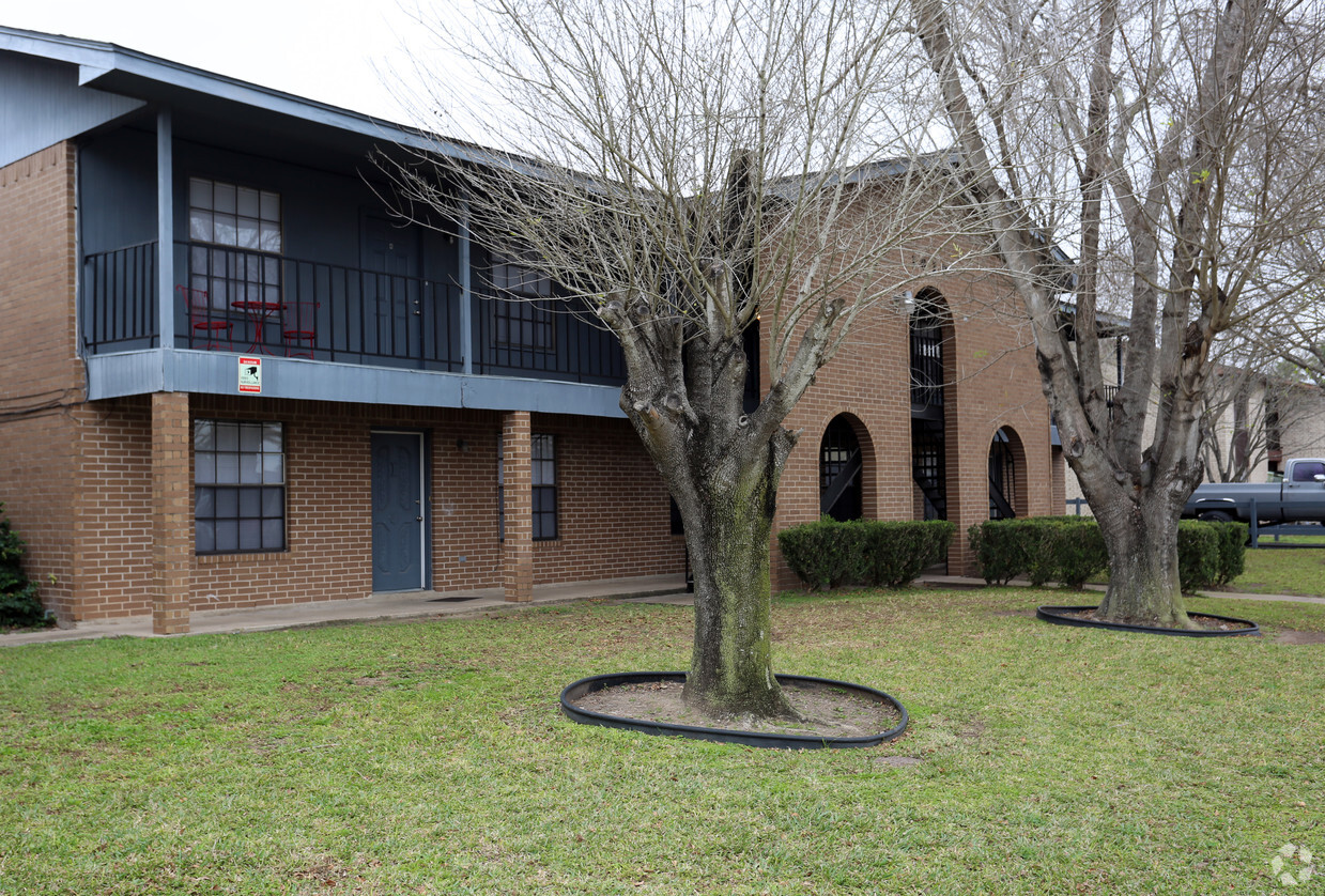 Primary Photo - Ash Tree Apartments