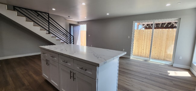 Building Photo - 2407 Redondo Blvd