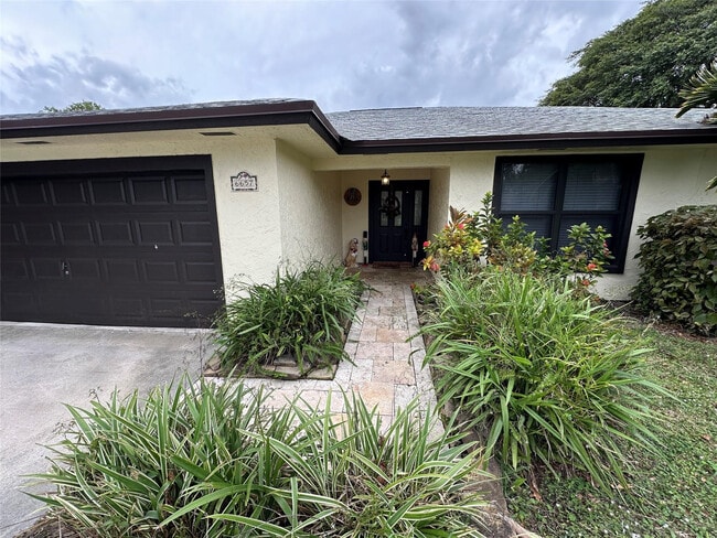 Foto del edificio - 6657 Paul Mar Dr