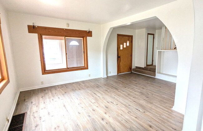 Building Photo - 3209 Sanford St