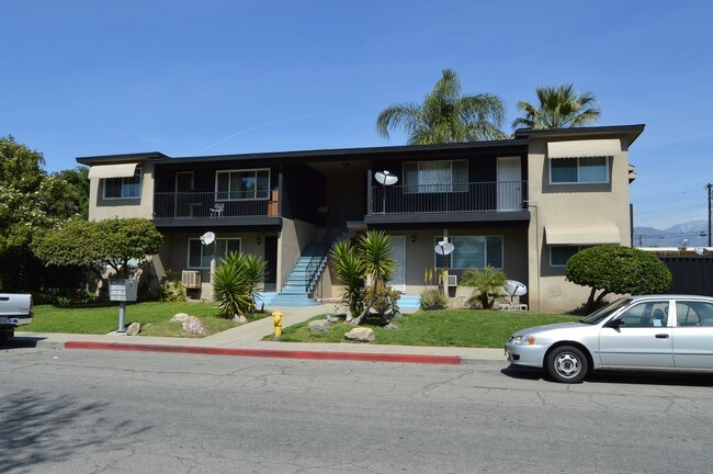 Building Photo - 1121 E Pasadena St