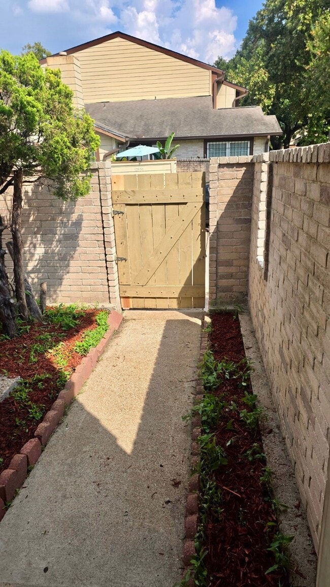 Building Photo - 12634 Newbrook Dr