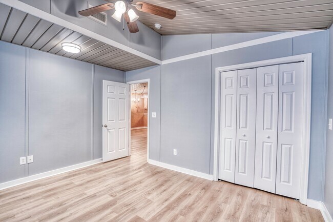 Foto del edificio - 37 Caswell Branch Rd