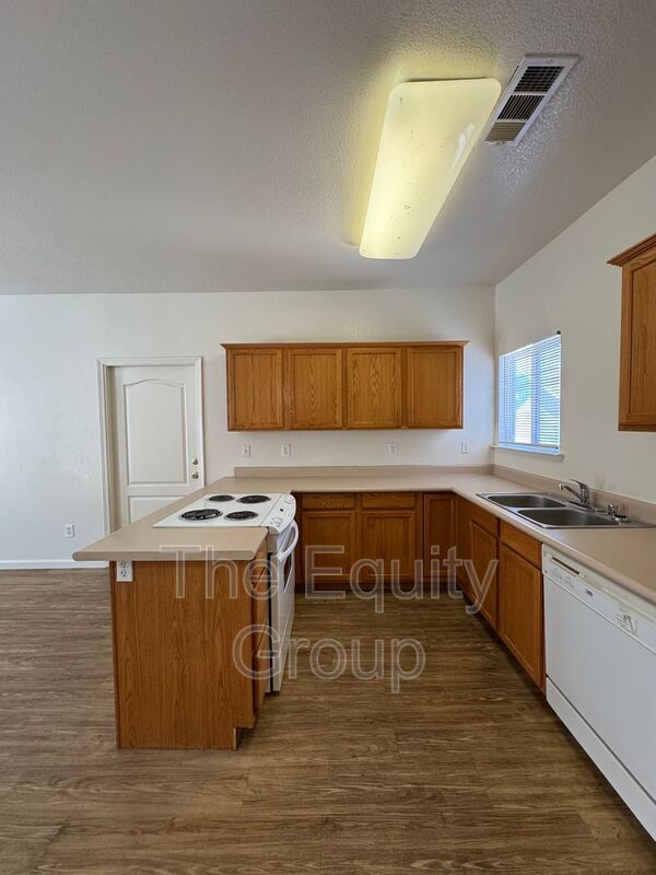 Foto del edificio - 2930 S Sallee St