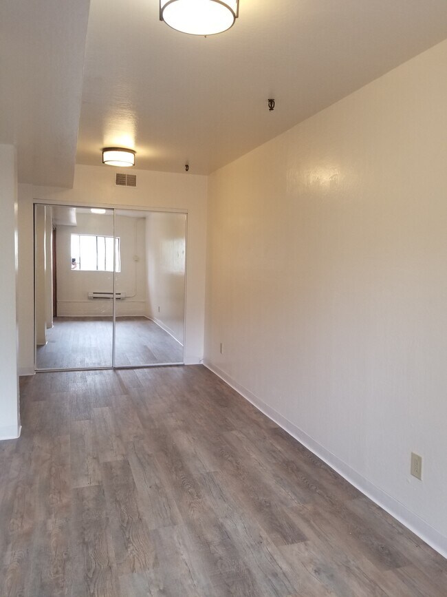 Building Photo - 577 41st Ave