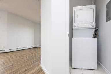 Interior Photo - Grand Central Manor