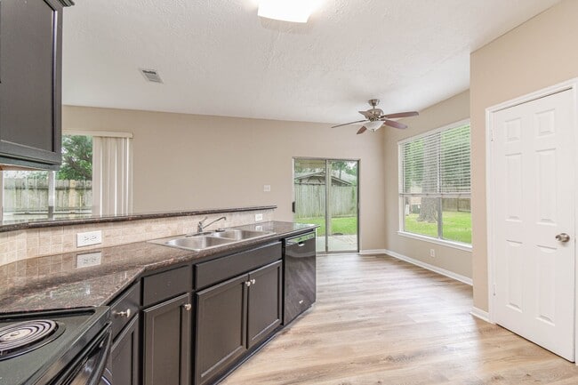 Foto del edificio - 9523 Tallow Tree Dr