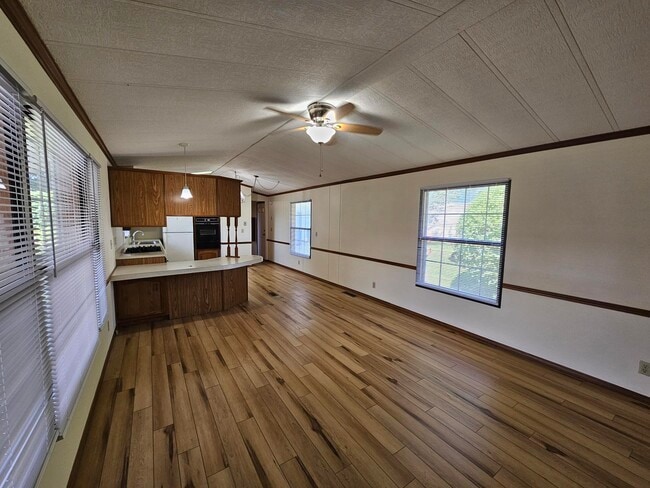 Building Photo - 3 Singleton Dr