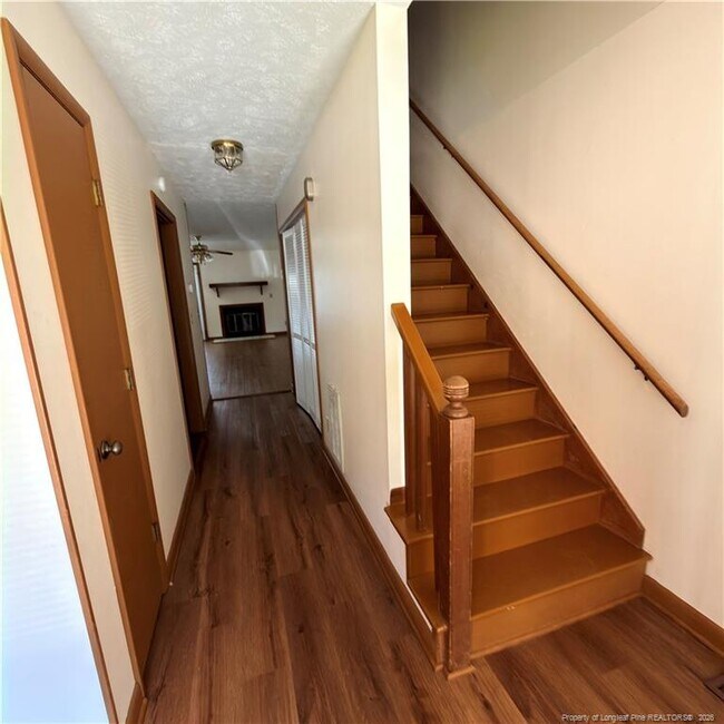Foto del edificio - 1276 N Forest Dr