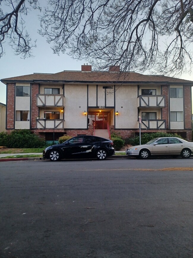 Foto del edificio - 1831 Purdue Ave