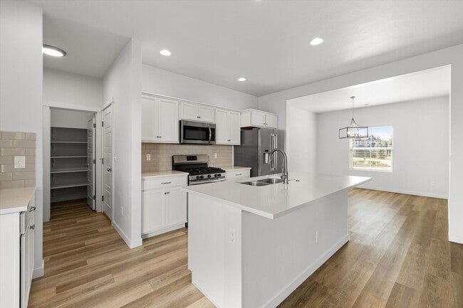 Building Photo - Eagle, ID – Spacious 3 Bedroom + Bonus Room