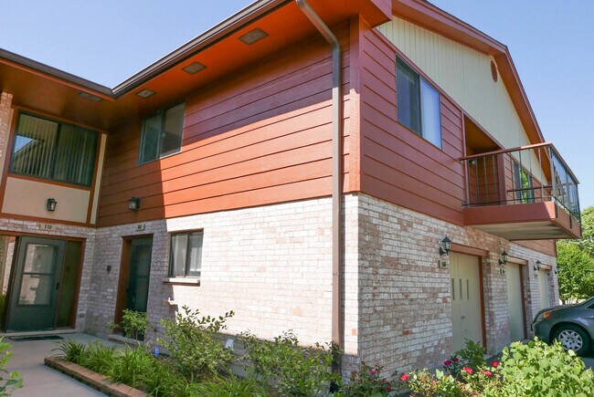 Building Photo - 768 Whalom Ln