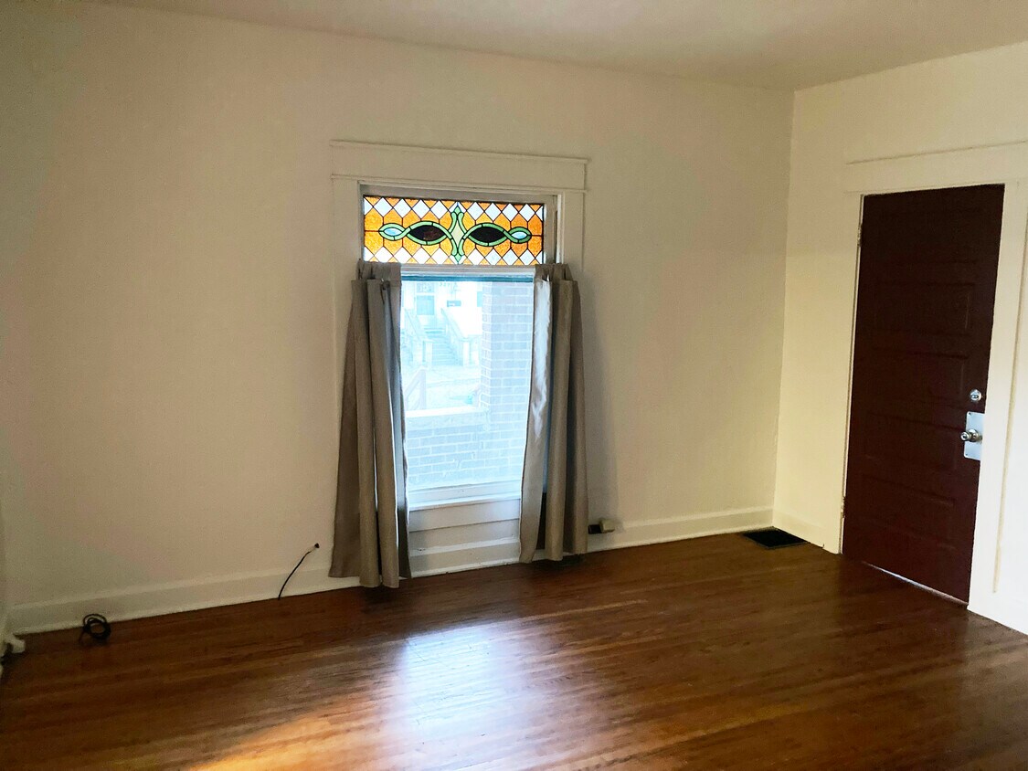 Primary Photo - 328 W 15th St