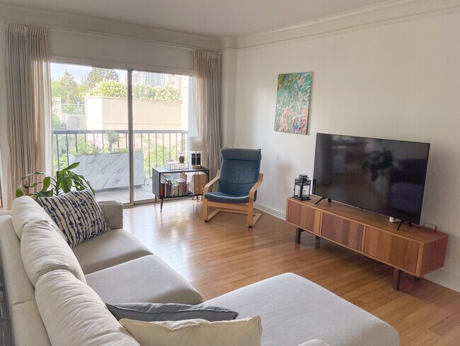 Relaxing living room - 275 13th St NE