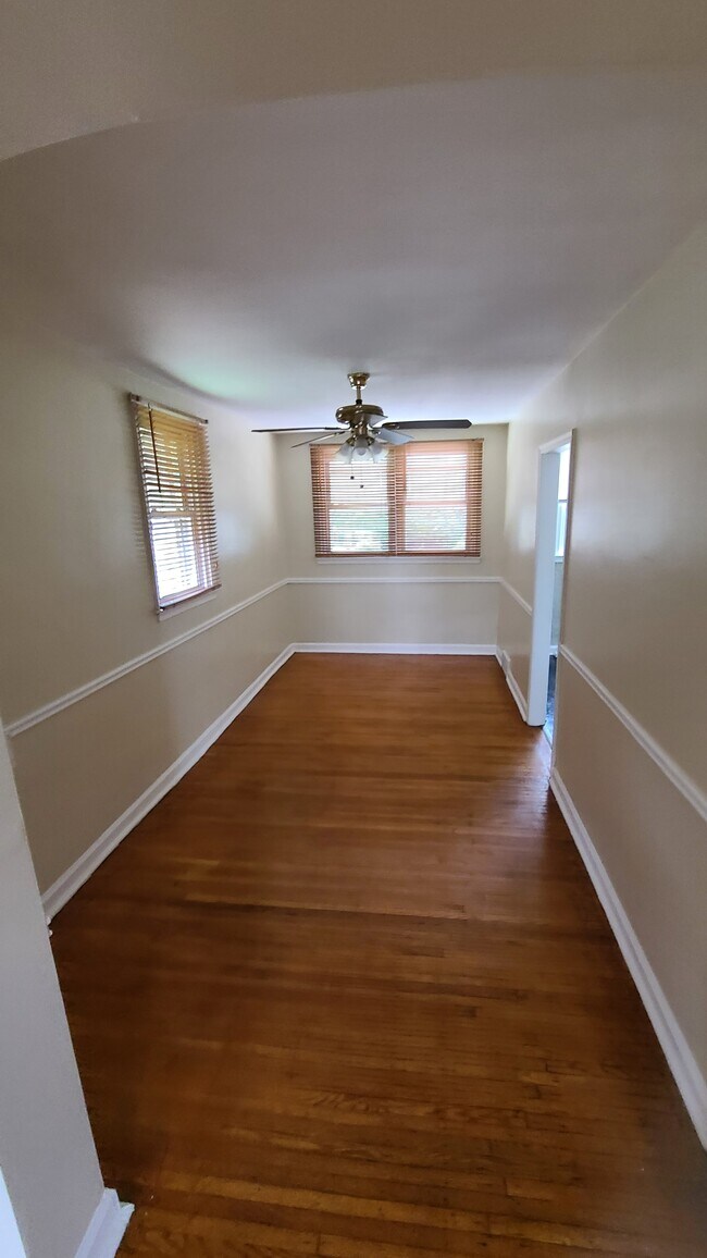 Dinning room - 820 E 15th St