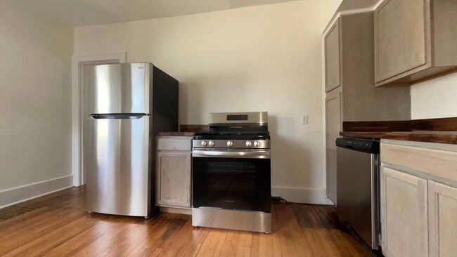 Building Photo - 3175 Oakshire Ave