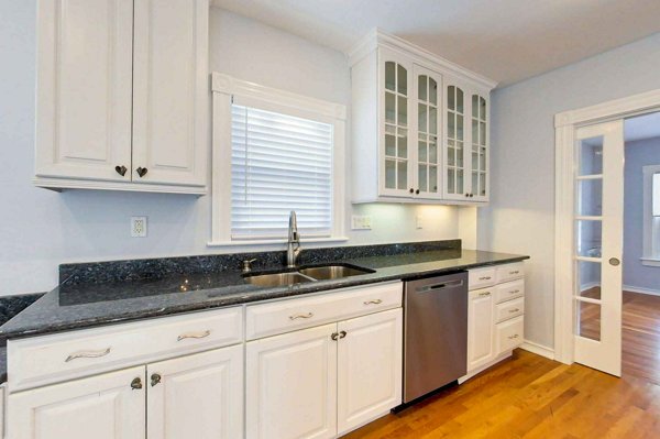 Sliding french doors separate the living room and kitchen - 62 Roseneath Ave