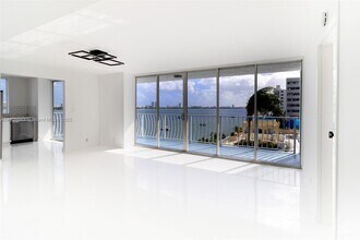 Building Photo - 7601 E Treasure Dr