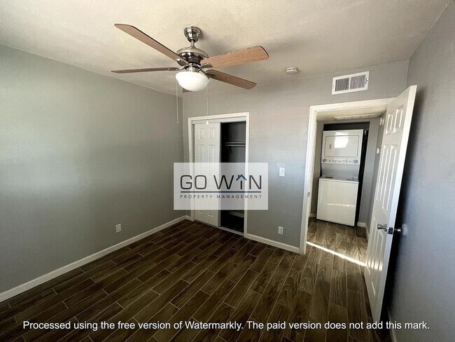 Foto del edificio - 6645 West Myrtle Ave