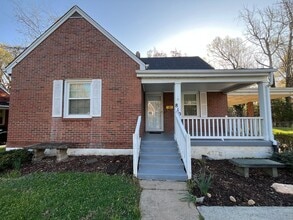 Building Photo - 810 Westview Dr