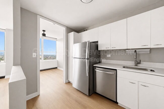 Foto del edificio - 655 W Irving Park Rd