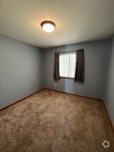 Building Photo - 3945 Balsam Dr