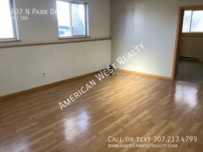 Building Photo - 1637 N Park Dr