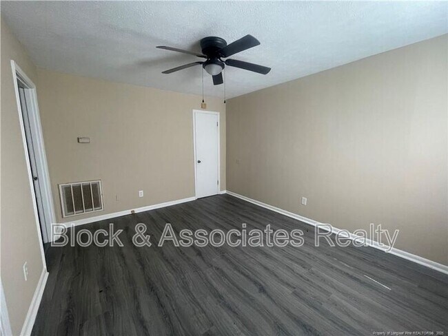 Building Photo - 4953 Fieldcrest Dr