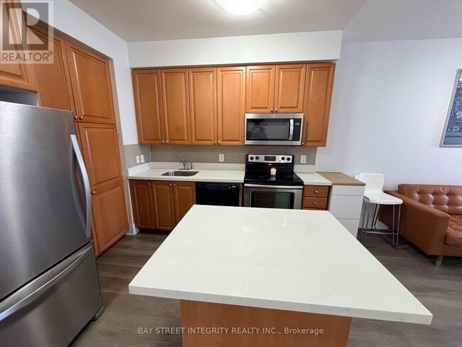 Building Photo - 330 Burnhamthorpe Rd W