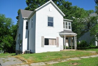 Building Photo - 121 S 8th St